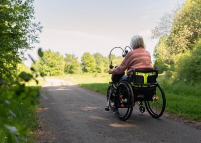 Handbikster in park