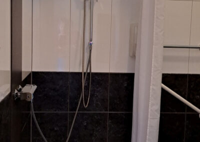 Kamer 1 - douche in rolstoeltoegankelijke kamer