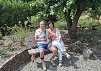 Gezellig samen in de tuin bij Op de Brusse